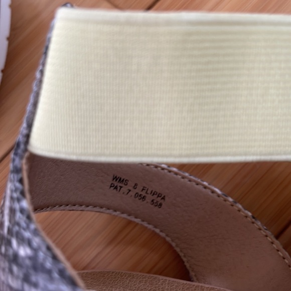 DV by Dolce Vita | Flippa Elastic Wedge Sandals Sz 8 - Picture 4 of 7